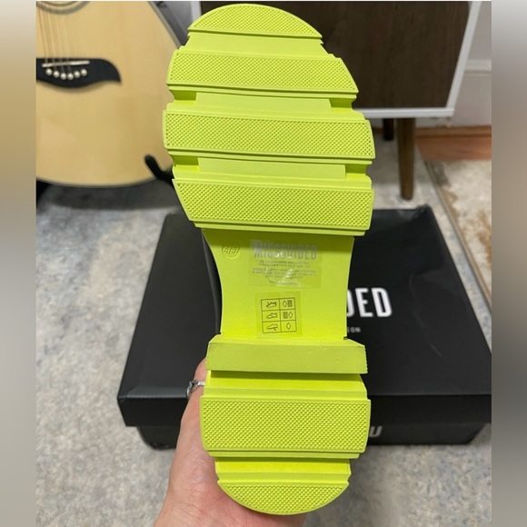 NIB Women Size 6 Contrast Sole Chunky Mid Ankle Boots In Black With Lime Soles - Picture 12 of 15